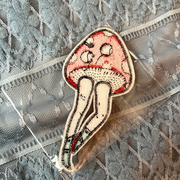 Patches set of 3: 2 Mushrooms 🍄 & lips Patch Iron On 🆕 NEW - Picture 6 of 9